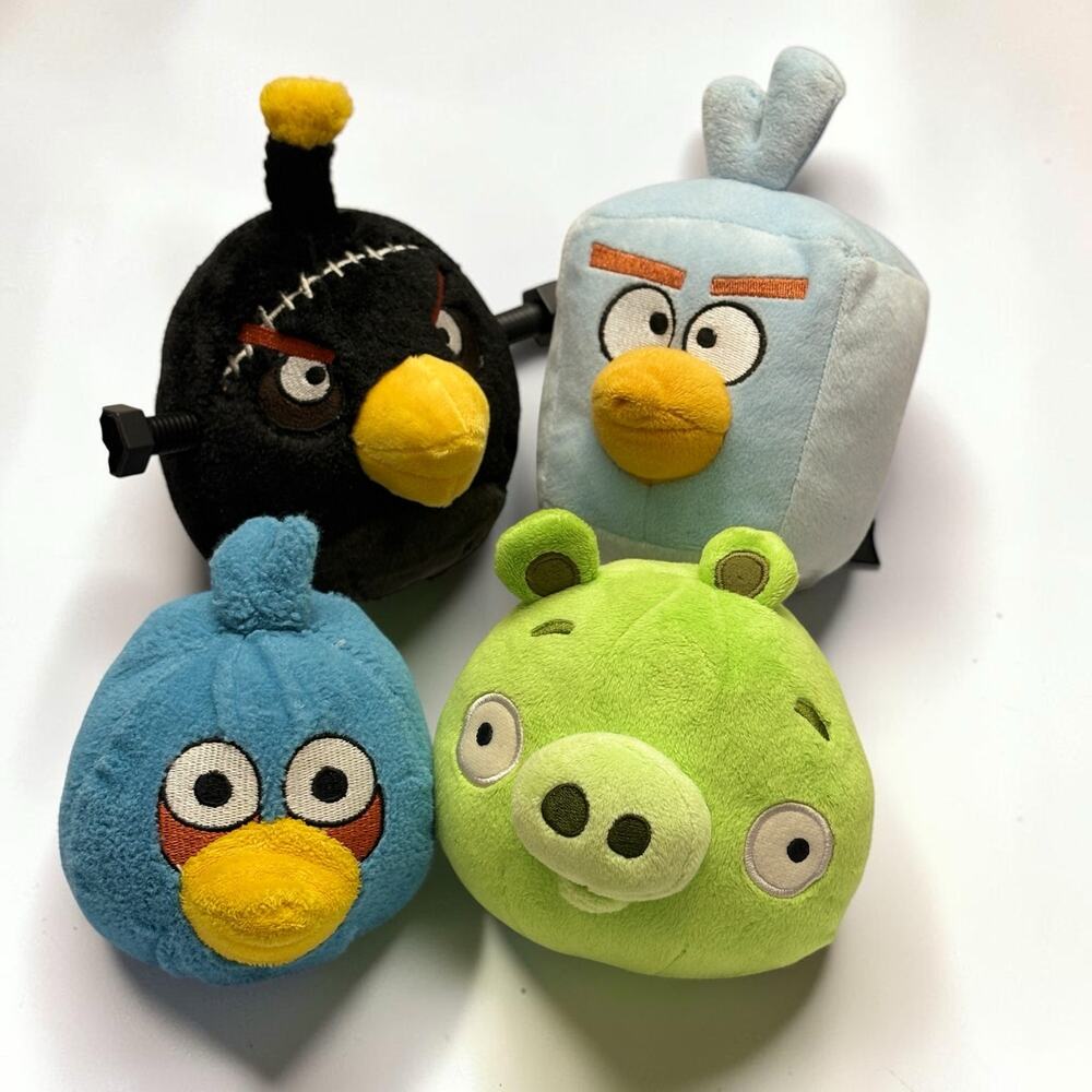 Angry Birds Plush Lot 4 Bomb Ice Bird Blue Bird Green Pig Commonwealth